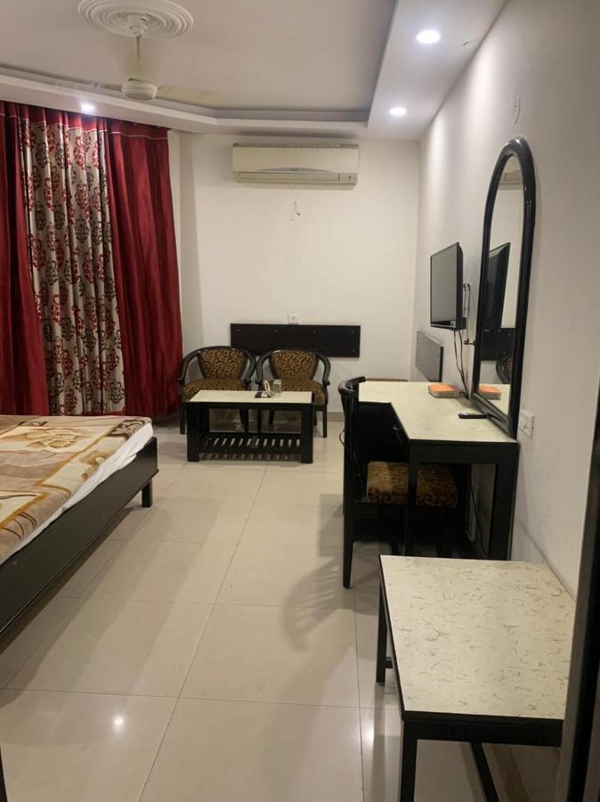 Hotel Raman'S Jagadhri Luaran gambar