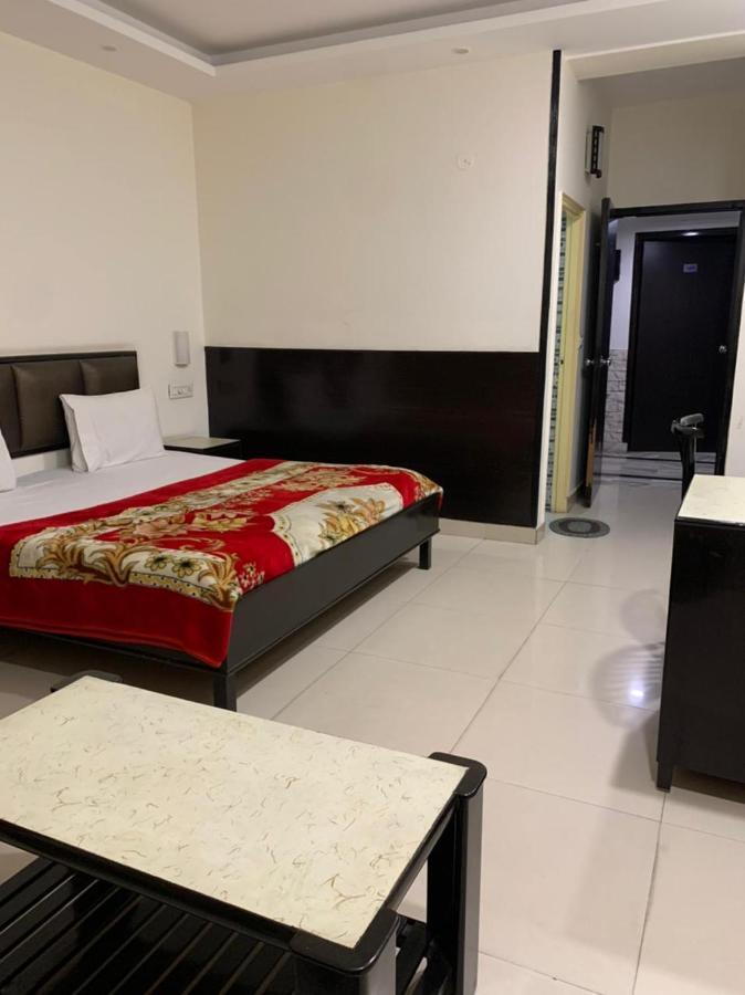Hotel Raman'S Jagadhri Luaran gambar