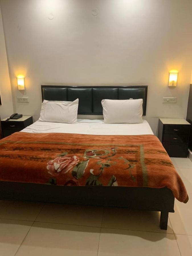 Hotel Raman'S Jagadhri Luaran gambar