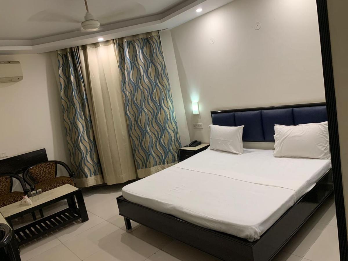 Hotel Raman'S Jagadhri Luaran gambar