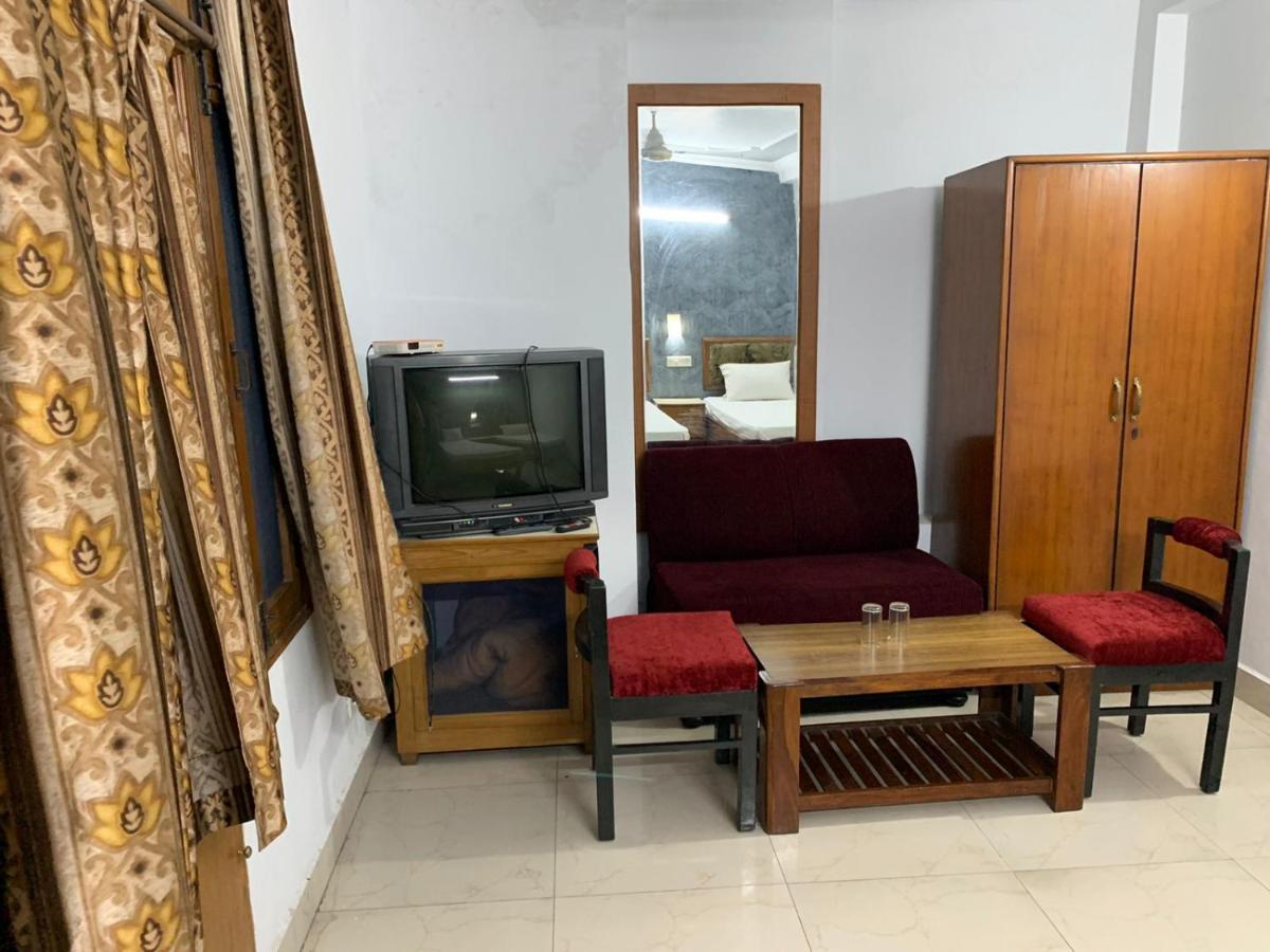 Hotel Raman'S Jagadhri Luaran gambar