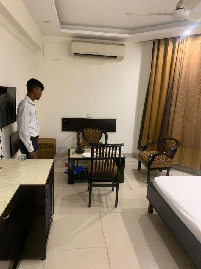 Hotel Raman'S Jagadhri Luaran gambar