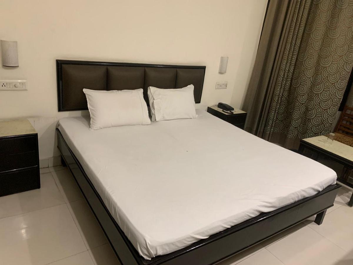 Hotel Raman'S Jagadhri Luaran gambar