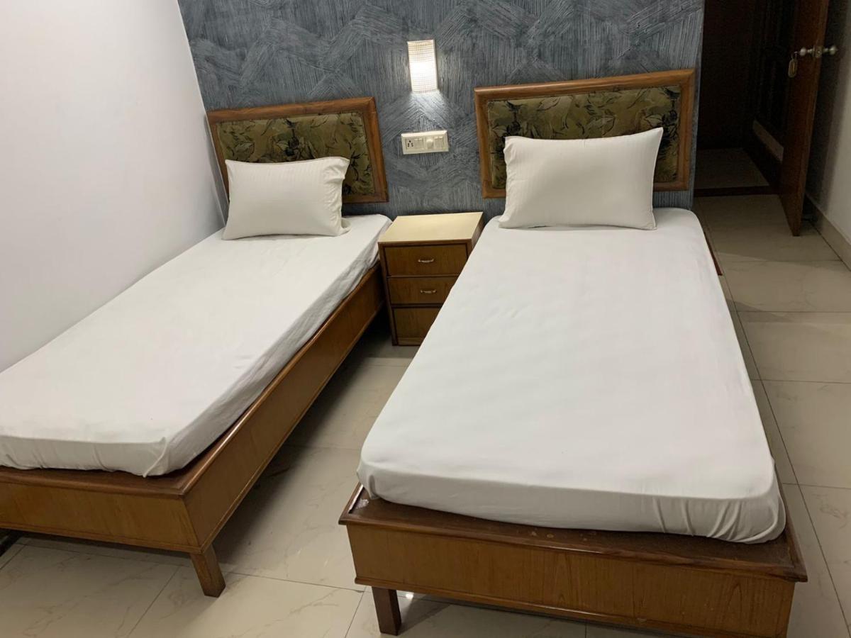 Hotel Raman'S Jagadhri Luaran gambar