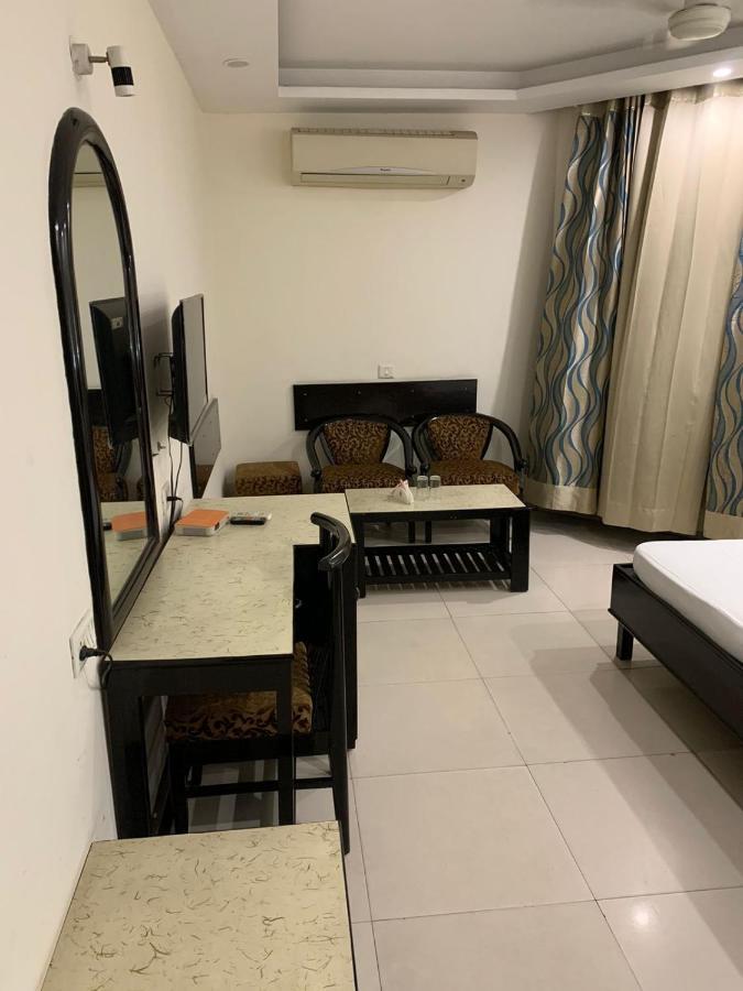 Hotel Raman'S Jagadhri Luaran gambar